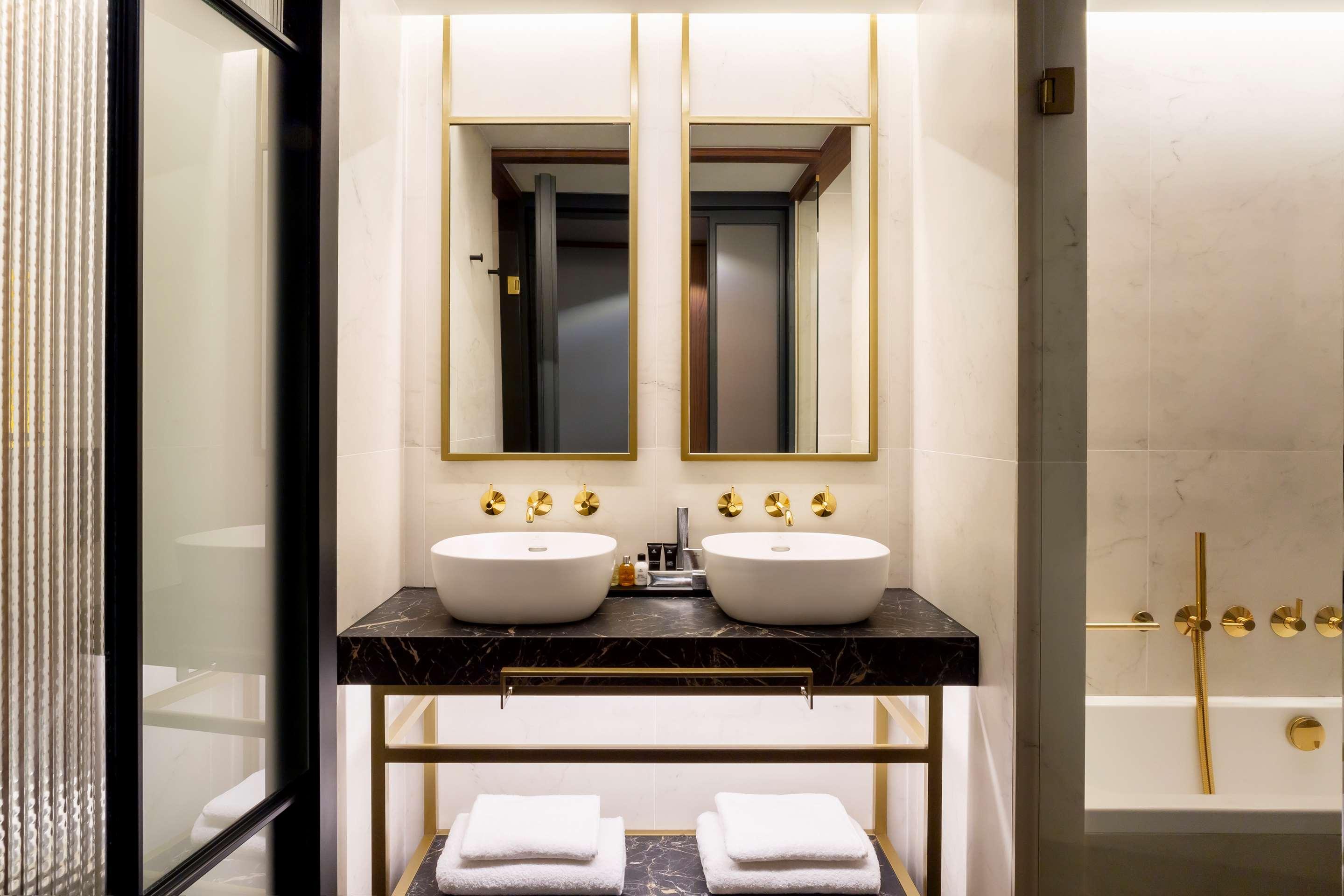 Radisson Collection Bilbao Ξενοδοχείο Εξωτερικό φωτογραφία Bathroom